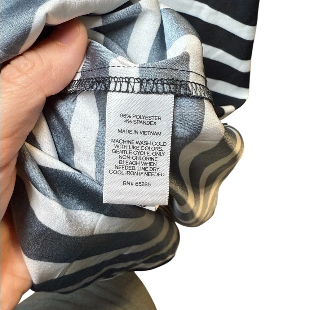 Express Black White Striped Blouse Women’s Large Top Zipper Detail - Picture 5 of 5